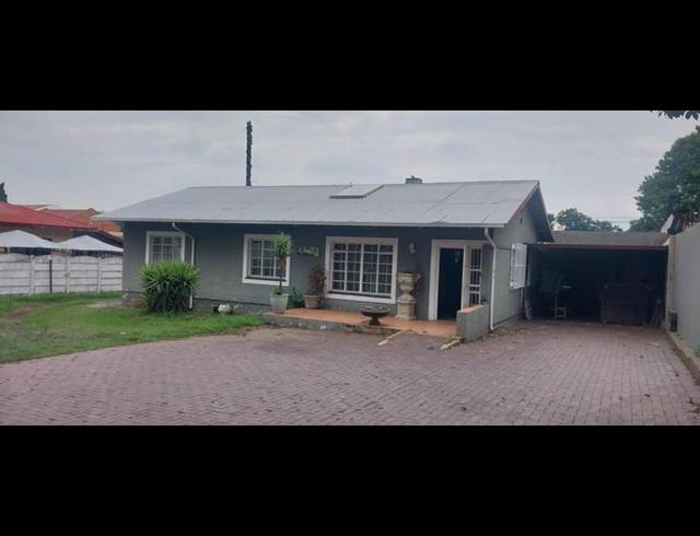 3 BEDROOM HOUSE FOR SALE IN WYCHWOOD